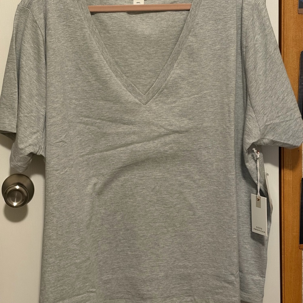 Good American Light Gray V-Neck Short Sleeve Tee